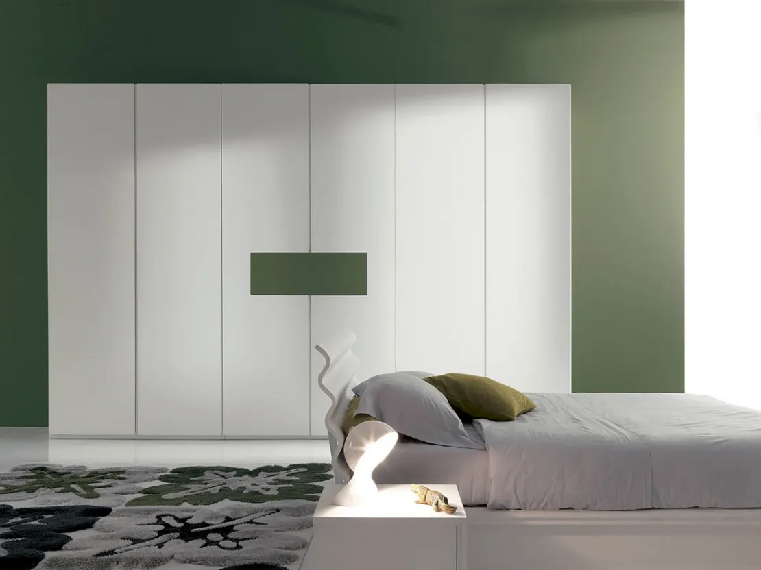 Armadio di design con anta battente con porta tv estraibile in laccato bianco e verde Dream di Fimar