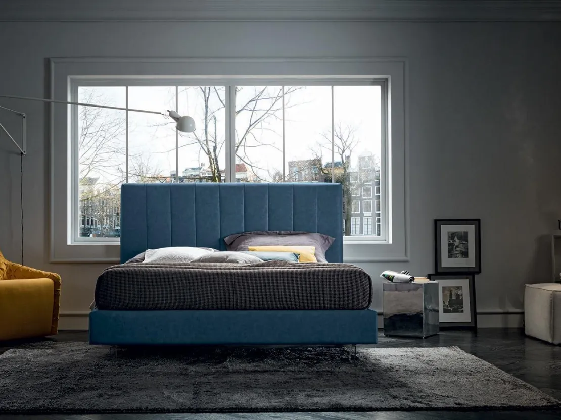 Letto in tessuto con testiera lavorata a righe verticali Clyde di Felis