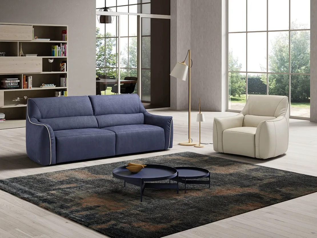 Divano lineare in tessuto Puffy di Egoitaliano