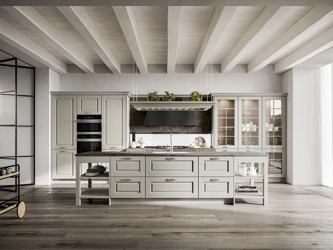 Cucina Classica con isola Asolo in legno di Frassino laccato Cuba a poro aperto e top in HPL di Arredo3